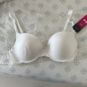 White Maidenform Padded T Shirt Bra Size 38C